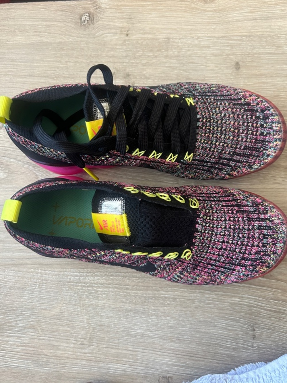 Women’s Multi-Color Nike Vapormax Knit Lace-Up Sneakers (missing 1 shoelace)
